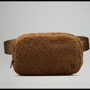 Lululemon everywhere belt bag fleece